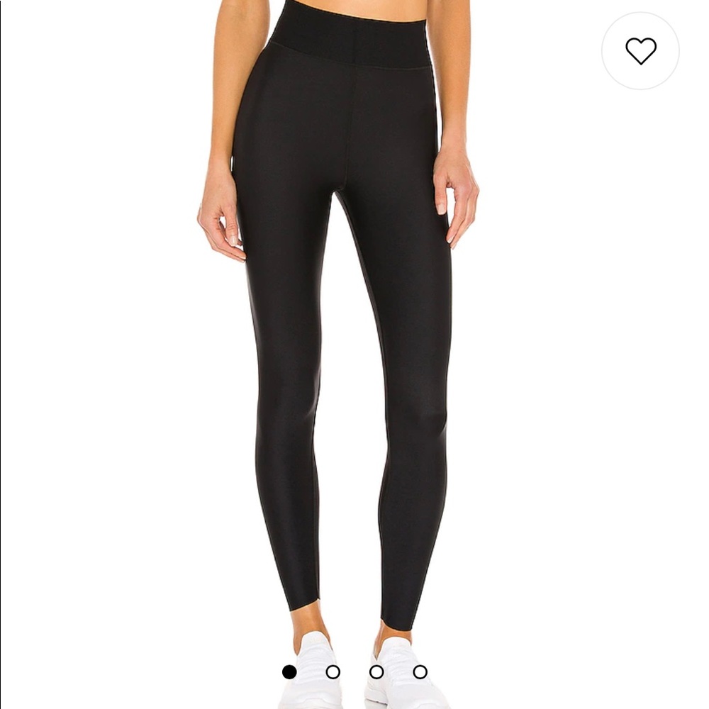 I’m selling this beautiful ultracore leggings.
